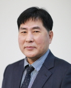 모 철 관